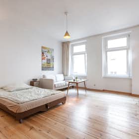 Apartment for rent for €1,300 per month in Berlin, Böckhstraße