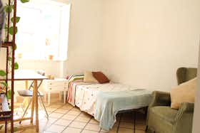 私人房间 正在以 €280 的月租出租，其位于 Granada, Calle Pedro Antonio de Alarcón