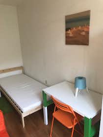 私人房间 正在以 €295 的月租出租，其位于 Maastricht, Notenborg