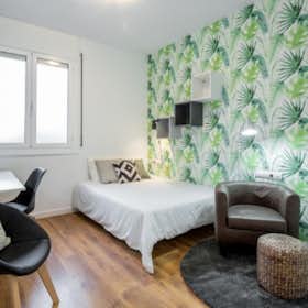 Private room for rent for €850 per month in Barcelona, Avinguda de la Riera de Cassoles