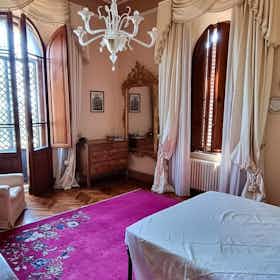 Спільна кімната за оренду для 549 EUR на місяць у Siena, Viale Don Giovanni Minzoni