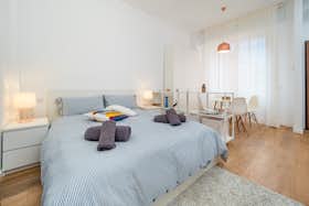 Apartment for rent for €1,200 per month in Milan, Via Accademia