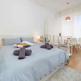 Apartment for rent for €1,200 per month in Milan, Via Accademia