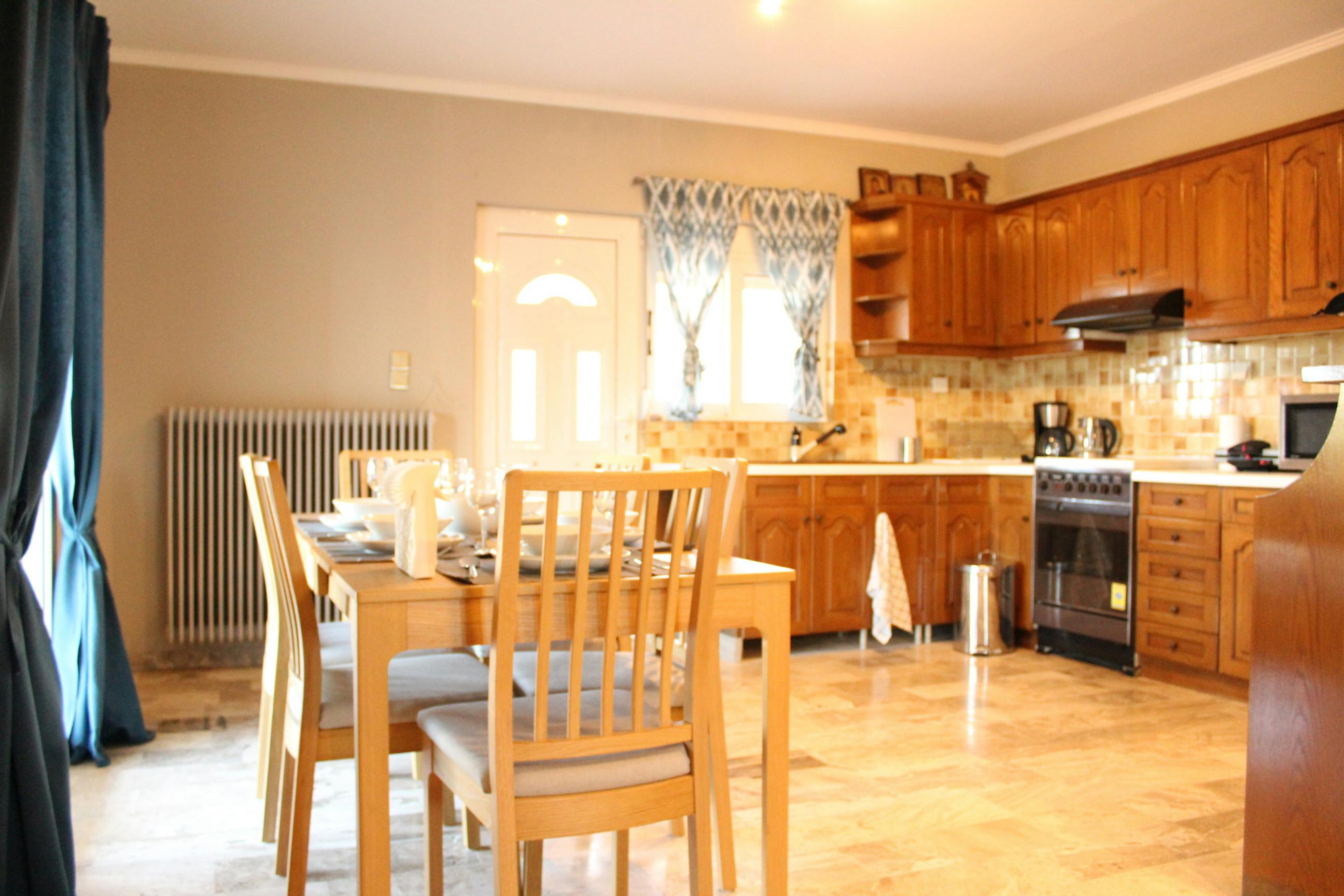 Maison à louer pour 3 500 €/mois à Artemis, Kiprou