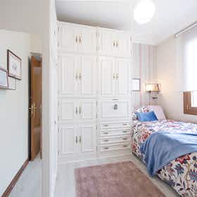 Private room for rent for €475 per month in Bilbao, Unamuno Miguel Plaza