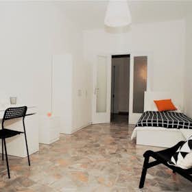 Private room for rent for €680 per month in Florence, Via Quintino Sella