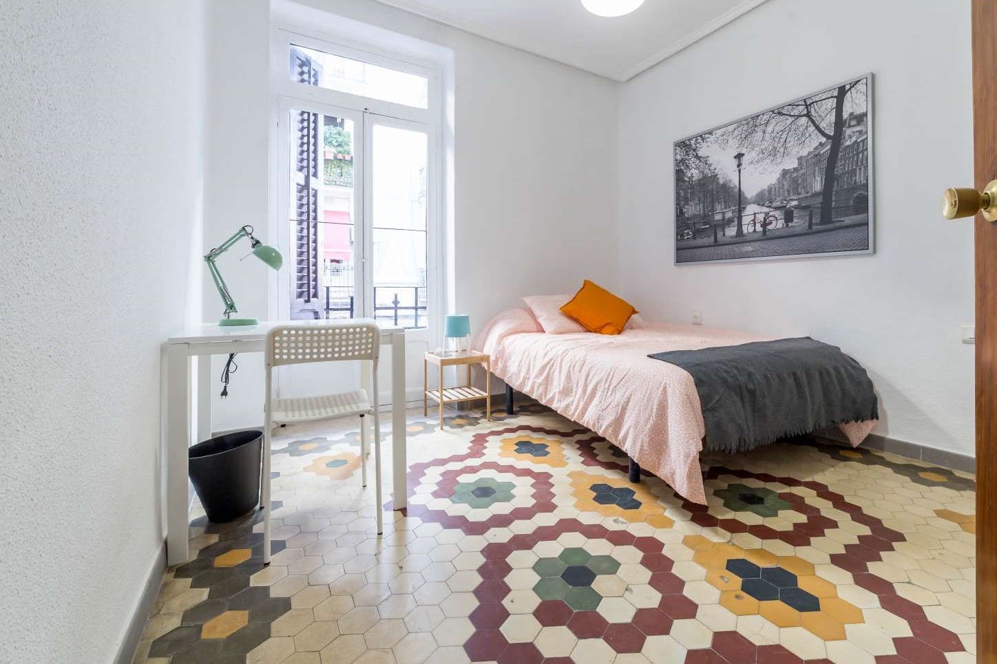 Private room for rent for €400 per month in Valencia, Carrer de Buenos Aires