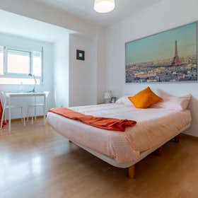 Private room for rent for €350 per month in Valencia, Carrer de Calvo Acacio