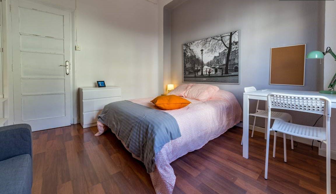 Private room for rent for €400 per month in Valencia, Carrer de les Comèdies