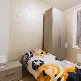 Private room for rent for €600 per month in Turin, Piazza Massaua