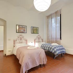 Apartment for rent for €1,450 per month in Florence, Via Bonifacio Lupi