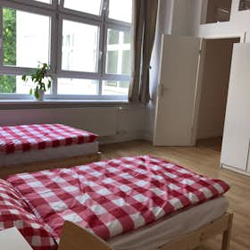 Mehrbettzimmer zu mieten für 430 € pro Monat in Berlin, Kolonnenstraße
