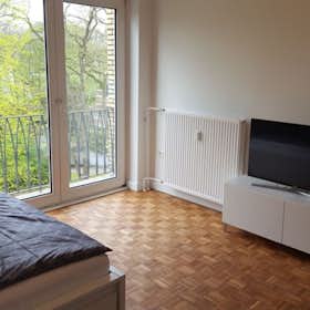Studio for rent for €1,395 per month in Hamburg, Sierichstraße