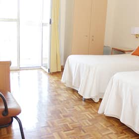 Private room for rent for €425 per month in Sevilla, Avenida San Francisco Javier