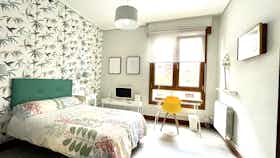 Приватна кімната за оренду для 640 EUR на місяць у Bilbao, Landin Felix Doctor Kalea