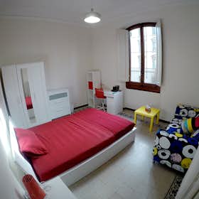 Private room for rent for €670 per month in Florence, Via della Cernaia