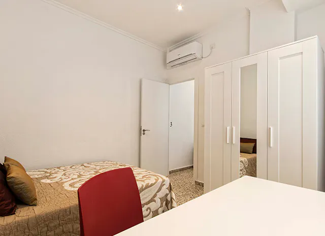Private room in Calle Valdés, Alicante (735138) room image 2