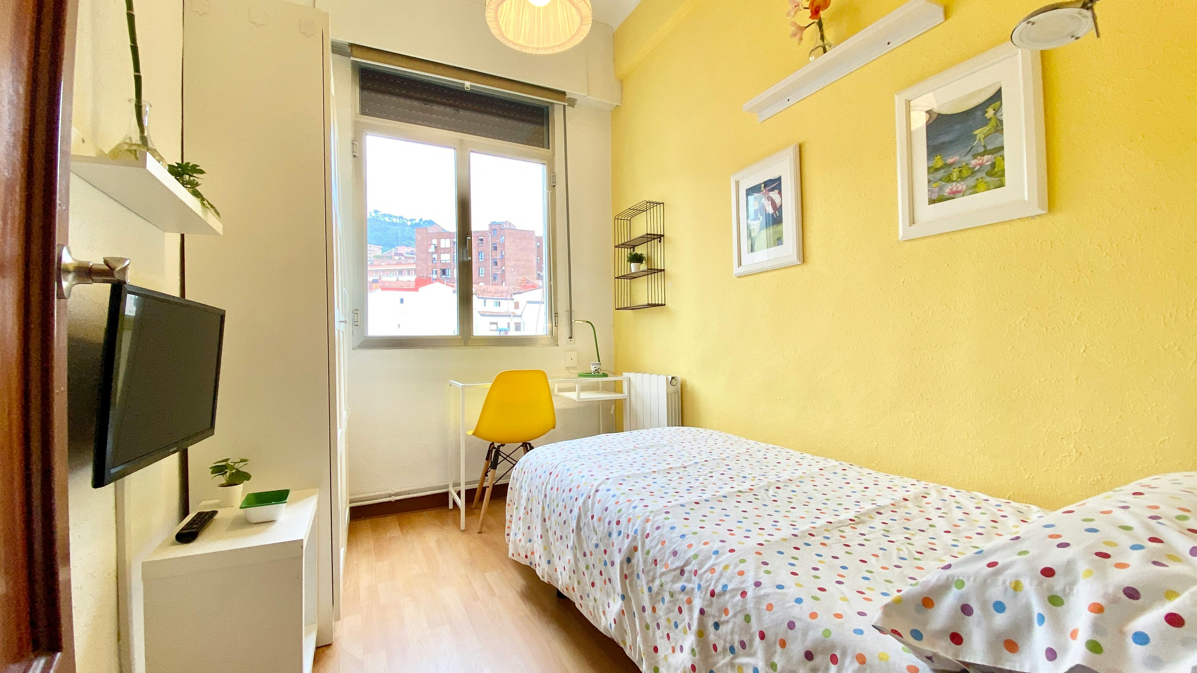 Habitación privada en alquiler por 450 € al mes en Bilbao, Calle Huertas de la Villa