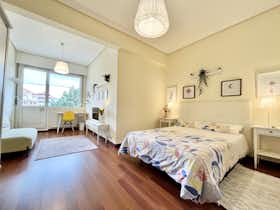 私人房间 正在以 €650 的月租出租，其位于 Bilbao, Avenida del Ferrocarril