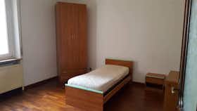 Private room for rent for €300 per month in Parma, Viale Antonio Fratti
