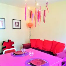 Apartment for rent for €1,800 per month in Lille, Rue Sainte-Anne