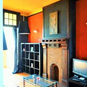 Apartment for rent for €2,100 per month in Lille, Rue de Brigode