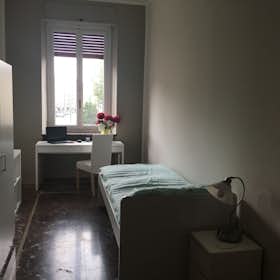 Private room for rent for €400 per month in Turin, Corso Giulio Cesare