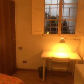 私人房间 正在以 €310 的月租出租，其位于 Siena, Casato di Sopra
