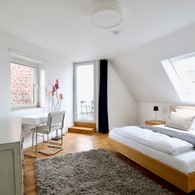 Studio for rent for €2,829 per month in Köln, Bismarckstraße
