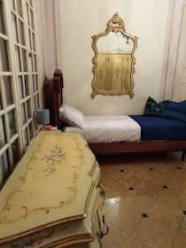 私人房间 正在以 €500 的月租出租，其位于 Parma, Strada Cavour