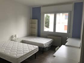 Mehrbettzimmer zu mieten für 320 € pro Monat in Venezia, Via Altinia