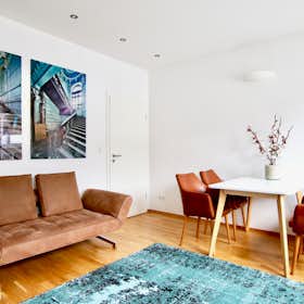 Apartment for rent for €3,105 per month in Köln, Hohenzollernring