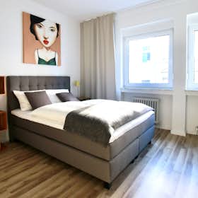 Studio for rent for 1.180 € per month in Köln, Limburger Straße