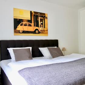 Apartment for rent for €4,071 per month in Köln, Neue Maastrichter Straße