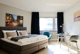 Studio for rent for €2,125 per month in Köln, Pantaleonswall