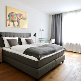 Studio for rent for €3,260 per month in Köln, Roonstraße