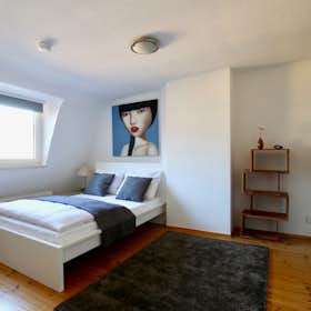 Studio for rent for €1,490 per month in Köln, Roonstraße