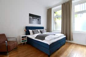 Apartment for rent for €2,125 per month in Köln, Siegesstraße