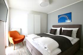 Apartment for rent for €1,490 per month in Köln, Siegesstraße