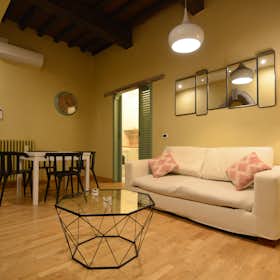 Apartment for rent for €1,950 per month in Florence, Via Palazzuolo
