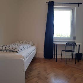 Private room for rent for €680 per month in Berlin, Treskowallee