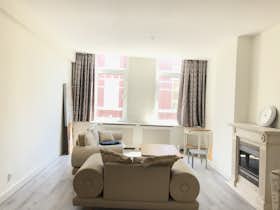 Apartamento para alugar por € 1.300 por mês em The Hague, Newtonstraat