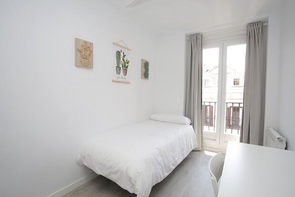 Calle del Arenal, Madrid preview