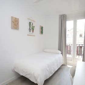 Private room for rent for €715 per month in Madrid, Calle del Arenal