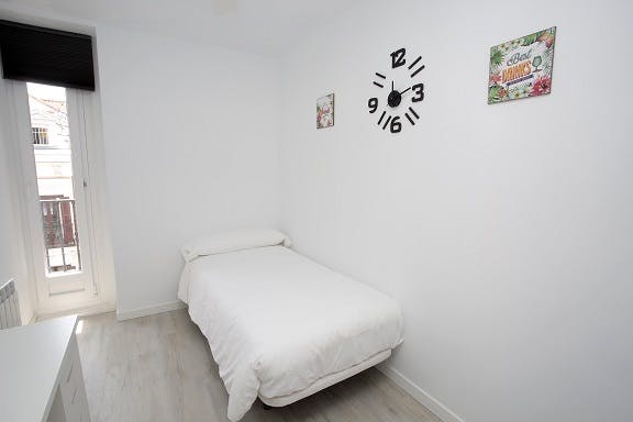 Private room for rent for €715 per month in Madrid, Calle del Arenal