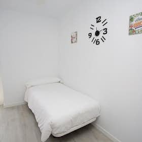 Private room for rent for €715 per month in Madrid, Calle del Arenal