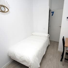 Private room for rent for €640 per month in Madrid, Calle del Arenal