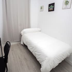 Private room for rent for €680 per month in Madrid, Calle del Arenal