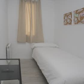 Private room for rent for €665 per month in Madrid, Calle del Arenal
