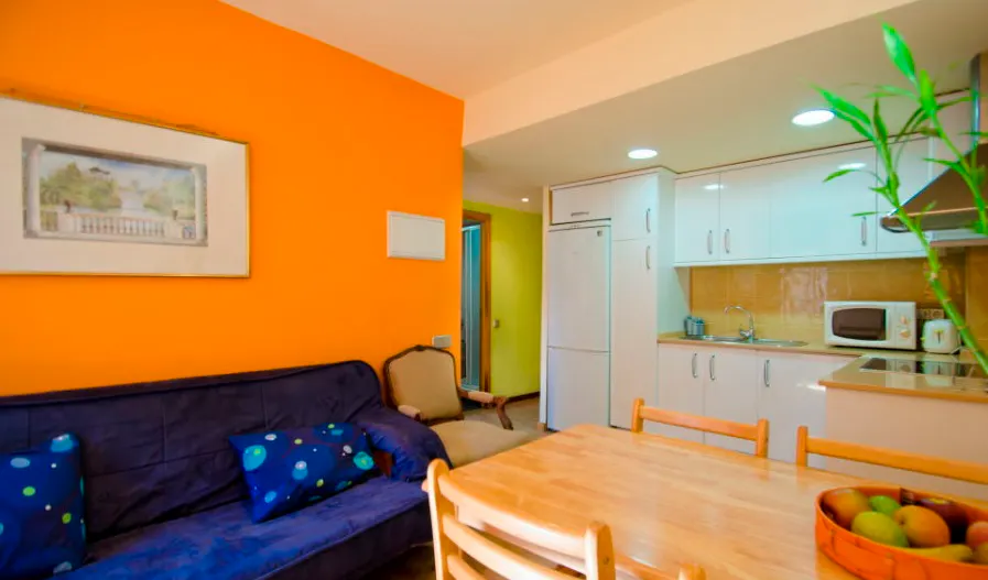 2-Bedroom Apartment in Carrer de la Mare de Déu del Coll, Barcelona (746172) ROOM 4